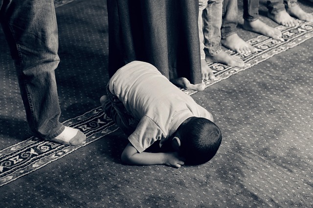 Anak Wajib Salat di Usia Berapa? Begini Penjelasan Islam dan Ulama