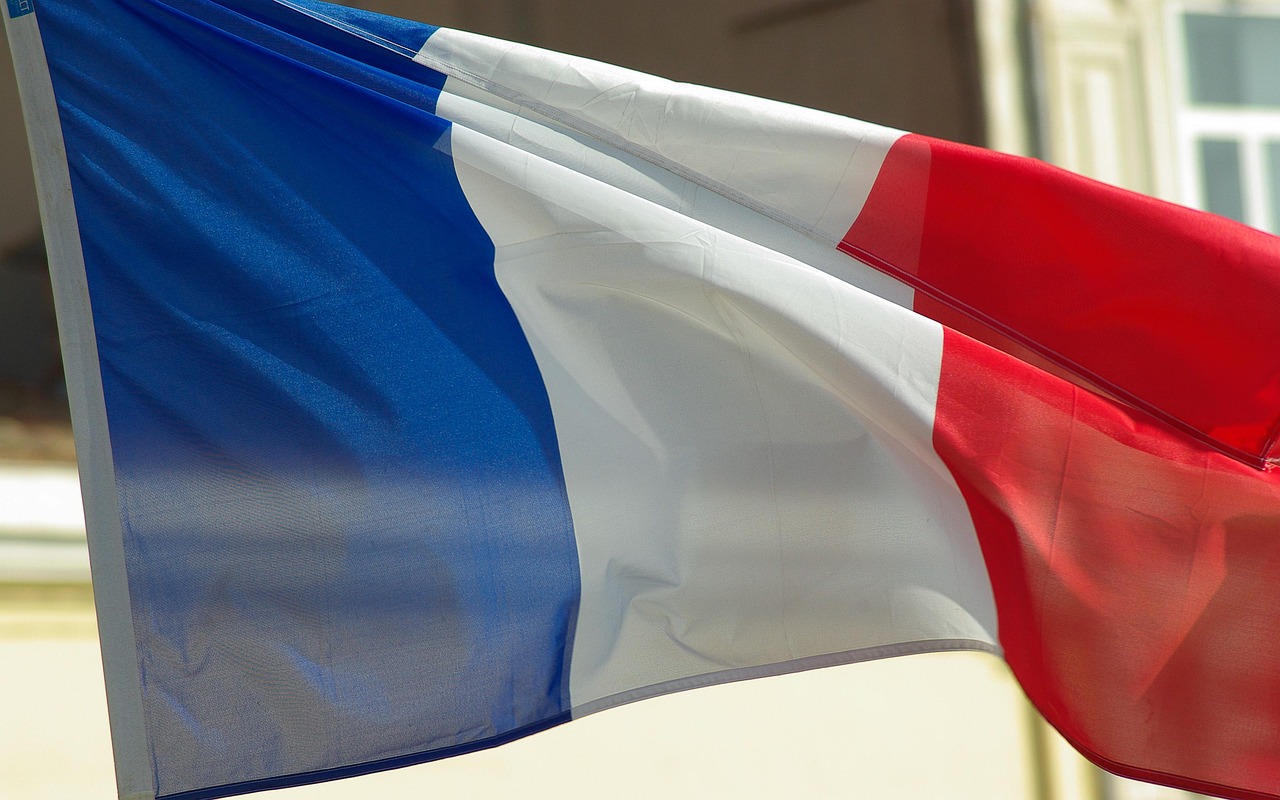 Aksi Provokatif di Paris: Kepala Babi Berserakan di Depan Masjid