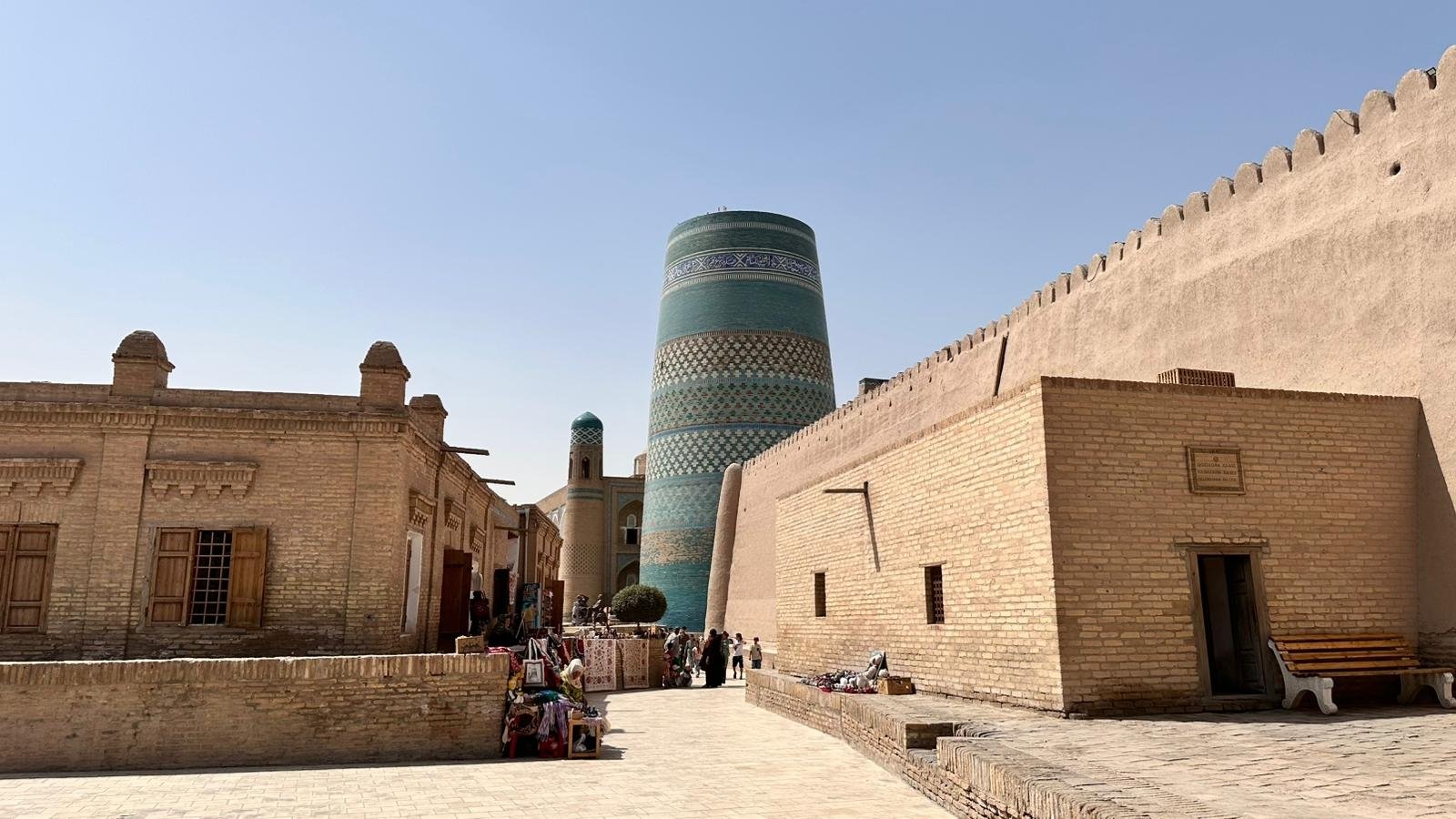 Pemandangan umum Madrasah Pehlivan Mahmud, Khiva, Uzbekistan, 28 Agustus 2025. (Foto oleh Fatıma Feyza Bayer)