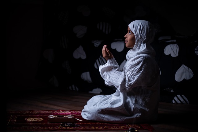 Apakah wanita salat harus menggunakan mukena? Ilustrasi: Pixabay