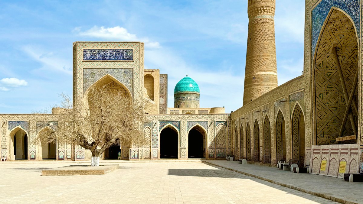 Menyusuri Bukhara: Kubah Islam di Jalur Sutra yang Tak Pernah Padam