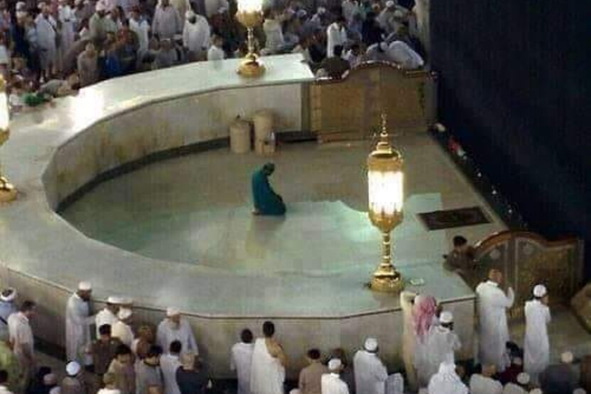 Salat di Hajr Ismail. Foto: Lantabur El Irsyad