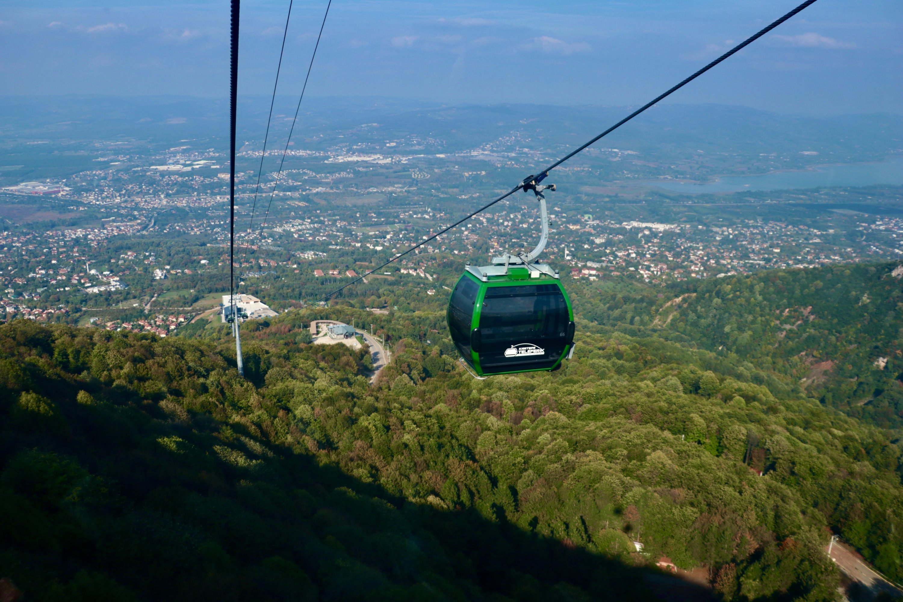 Menikmati Musim Gugur dari Udara: Pesona Kereta Gantung Kartepe, Jalur Terpanjang di Turki