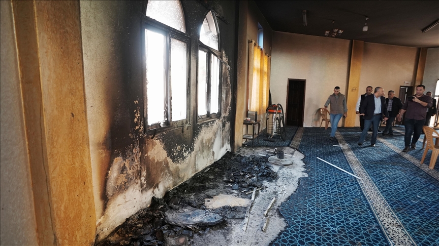 Masjid di Tepi Barat Dibakar Pemukim Israel, Dinding Dicoret Grafiti