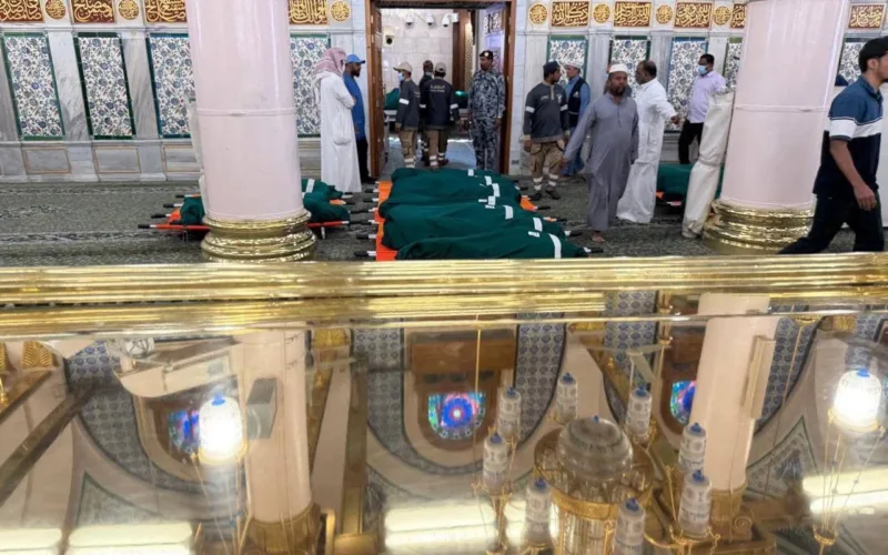 45 Jemaah India Korban Kecelakaan Bus di Dekat Madinah Dimakamkan di Pemakaman Al-Baqi