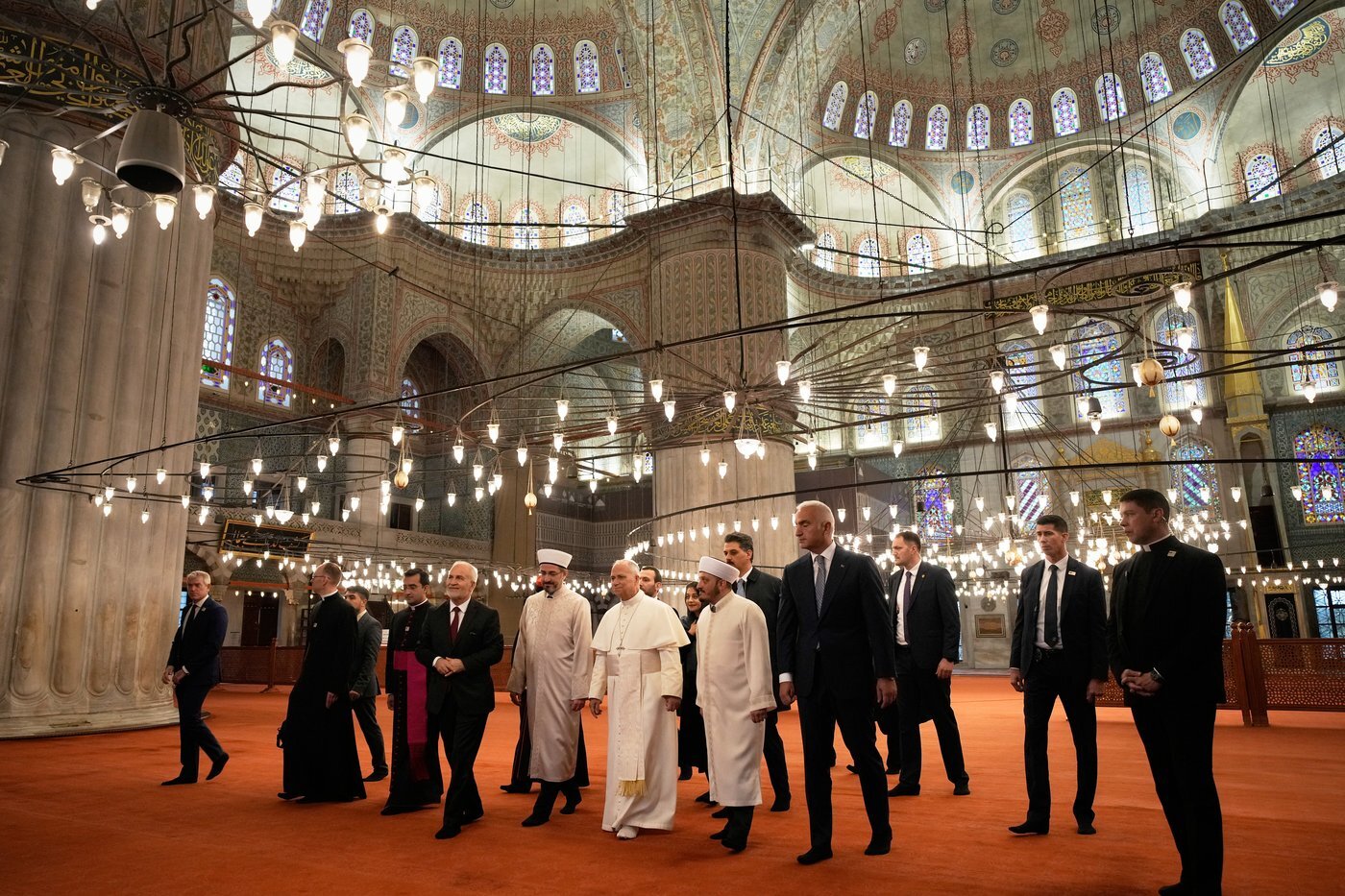 Paus Leo XIV Kunjungi Masjid Biru Istanbul, Pertama Kalinya Masuk Tempat Ibadah Umat Muslim