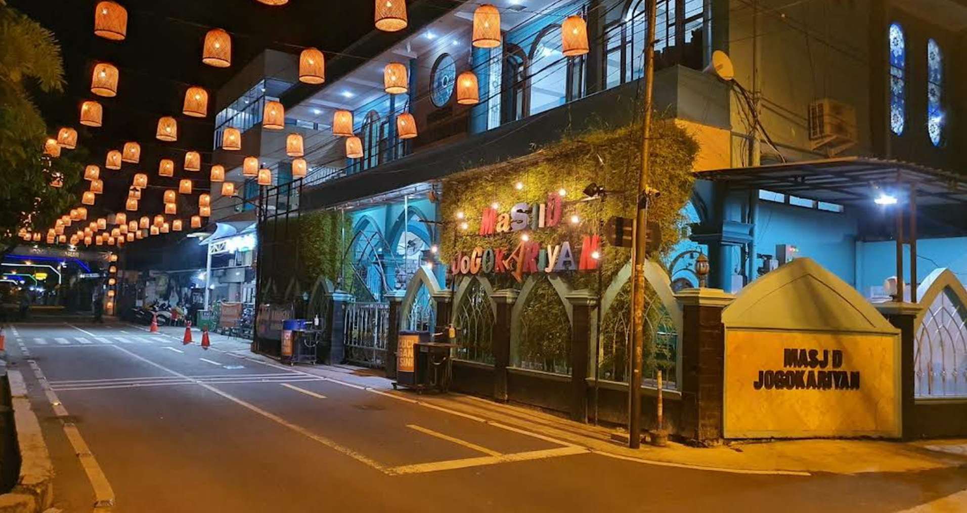 Kisah Lampu Masjid yang Menyala 24 Jam