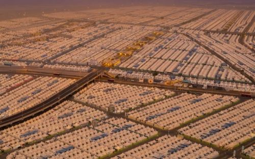 Tenda-tenda telah didirikan di Mina untuk musim haji 2026. Foto: TII