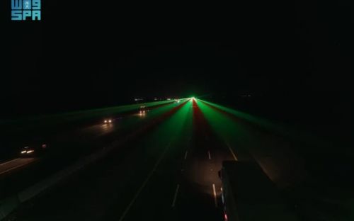 Arab Saudi Pasang Lampu Jalan Pintar untuk Jemaah Haji, Bantu Kurangi Kantuk Saat Berkendara. Foto: SPA