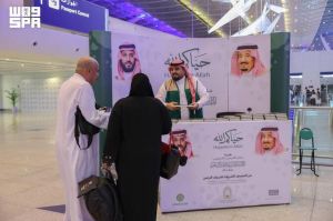 Jutaan Al-Quran Hadiah Raja Salman Dibagikan kepada Jamaah Haji yang Pulang ke Tanah Air