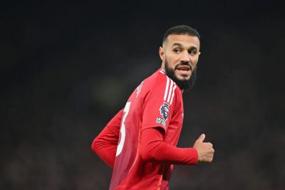 Bek Manchester United Noussair Mazraoui Berencana Hafal Al-Quran dan Jadi Imam Masjid Setelah Pensiun