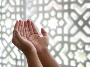Hukum Mendoakan Teman atau Kerabat yang Masih Nonmuslim dalam Islam, Boleh atau Tidak?
