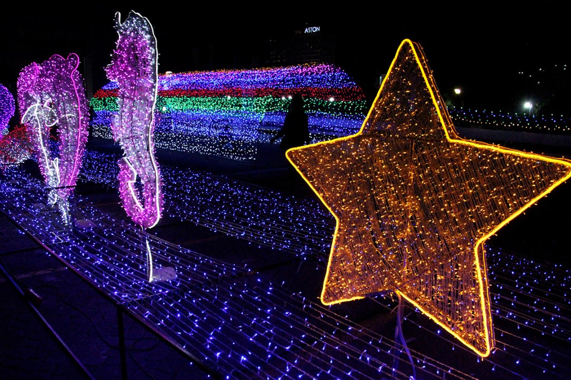 Festival ini menampilkan sekitar 22 ornamen cahaya lampu yang akan berlangsung hingga 9 Februari 2020.